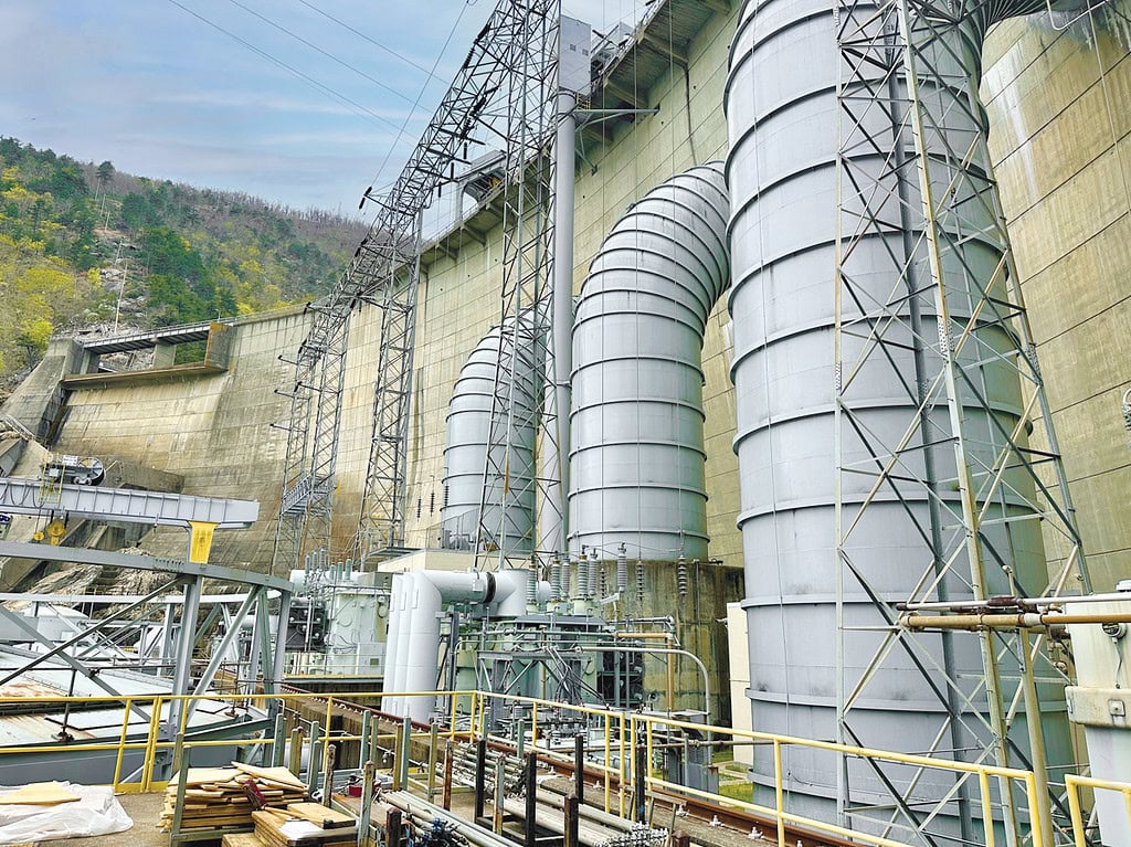 Aerial view of Smith Mountain Dam infrastructure and the lake system built for on-demand hydroelectric power.