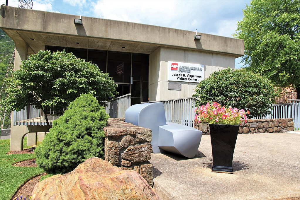 The Vipperman Visitors Center offers a front-row view of Smith Mountain Dam and exhibits that bring the lake’s hydroelectric story to life.